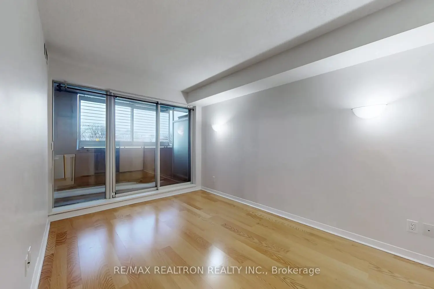 Additional image 11 of 1050 The Queensway Avenue 217
