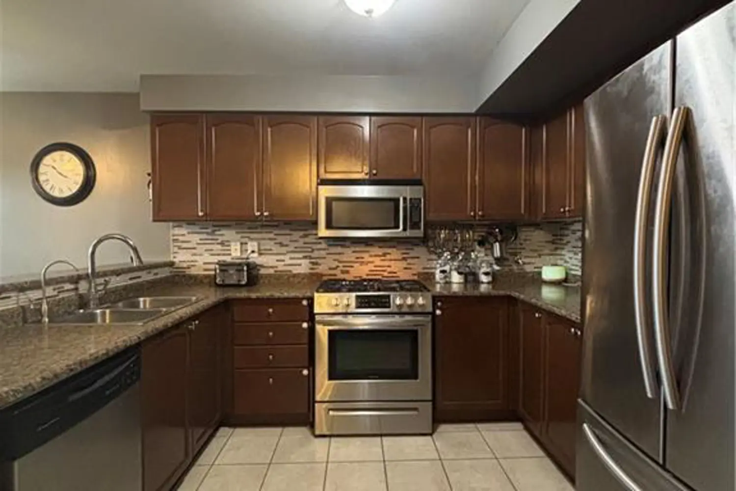 Additional image 5 of 252 Berry Street