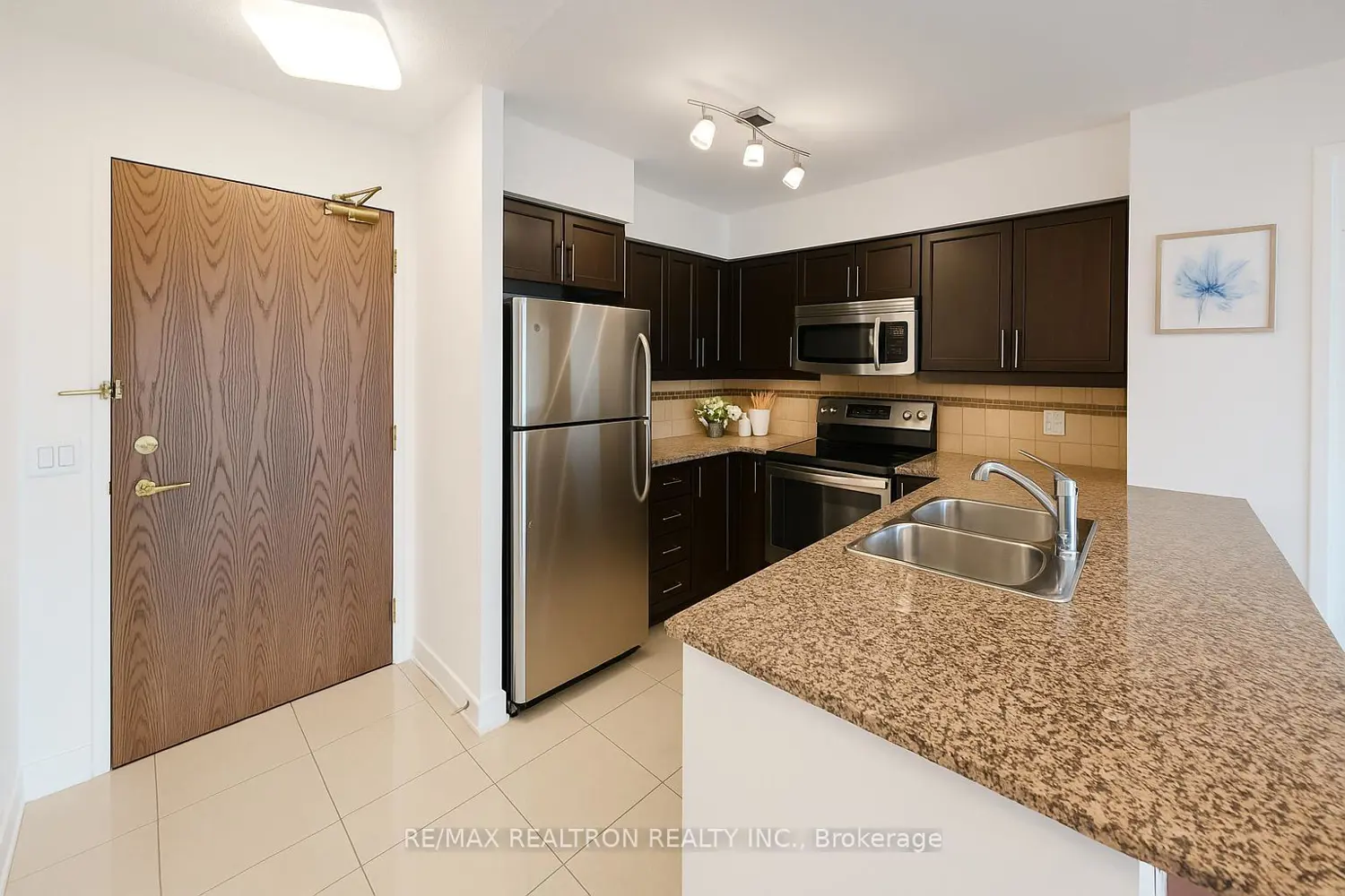 185 Oneida Crescent 505 photo 5