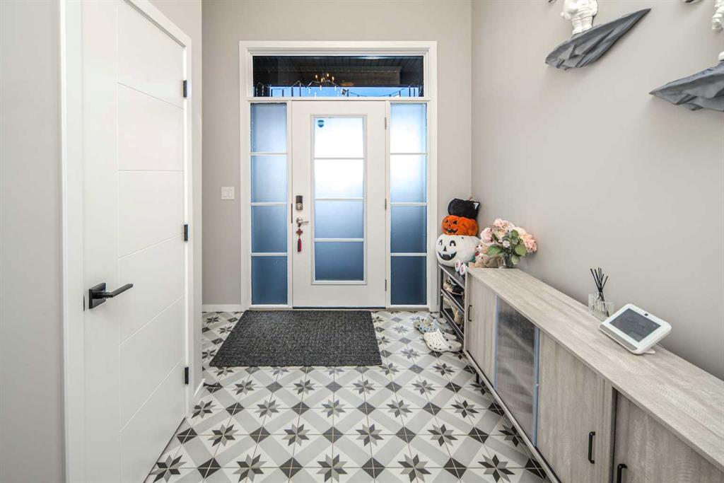 Additional image 3 of 148 Carringham Road Nw , Calgary, AB, T3P 1V3