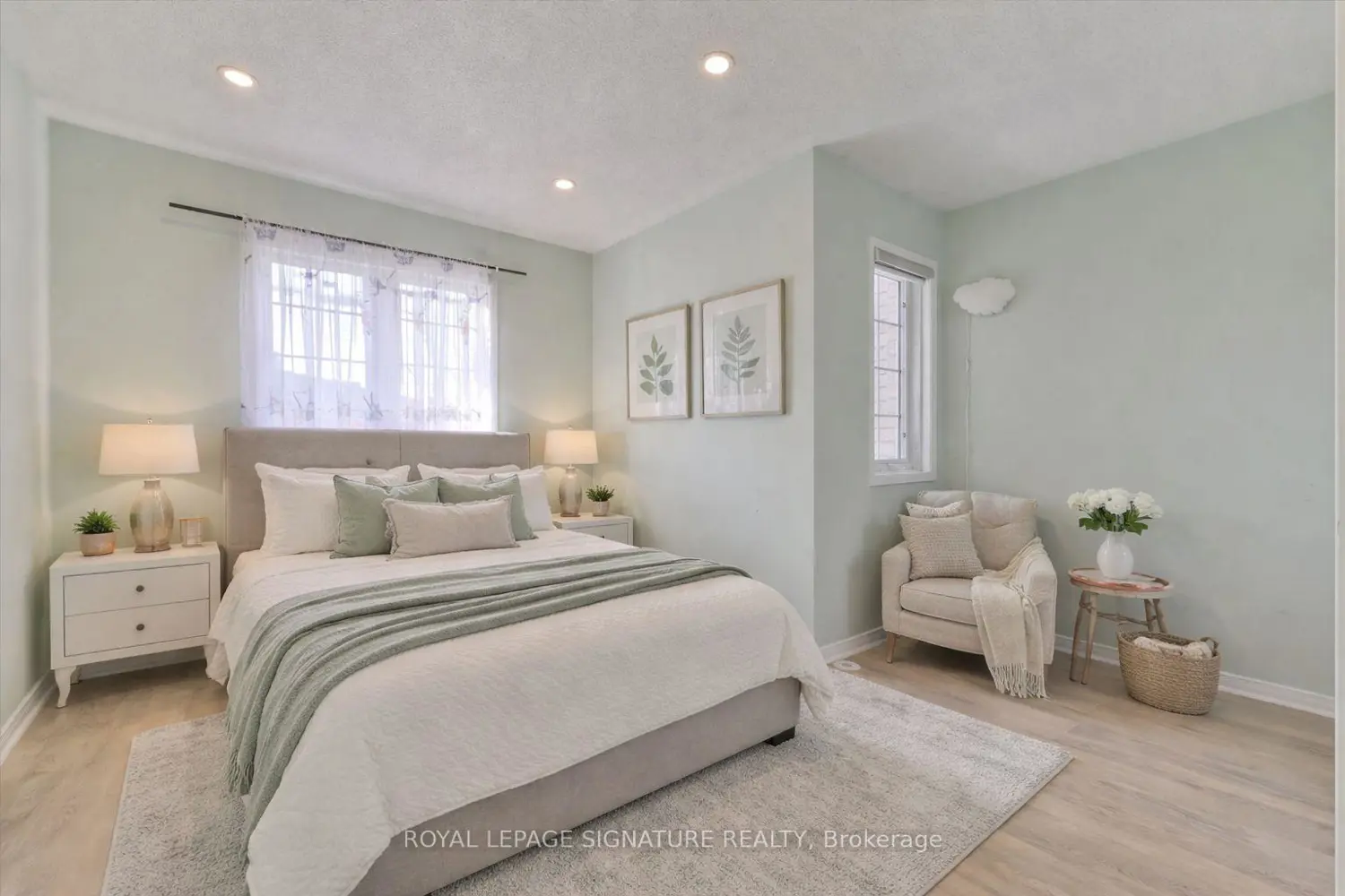 Additional image 4 of 435 Hensall Circle 11