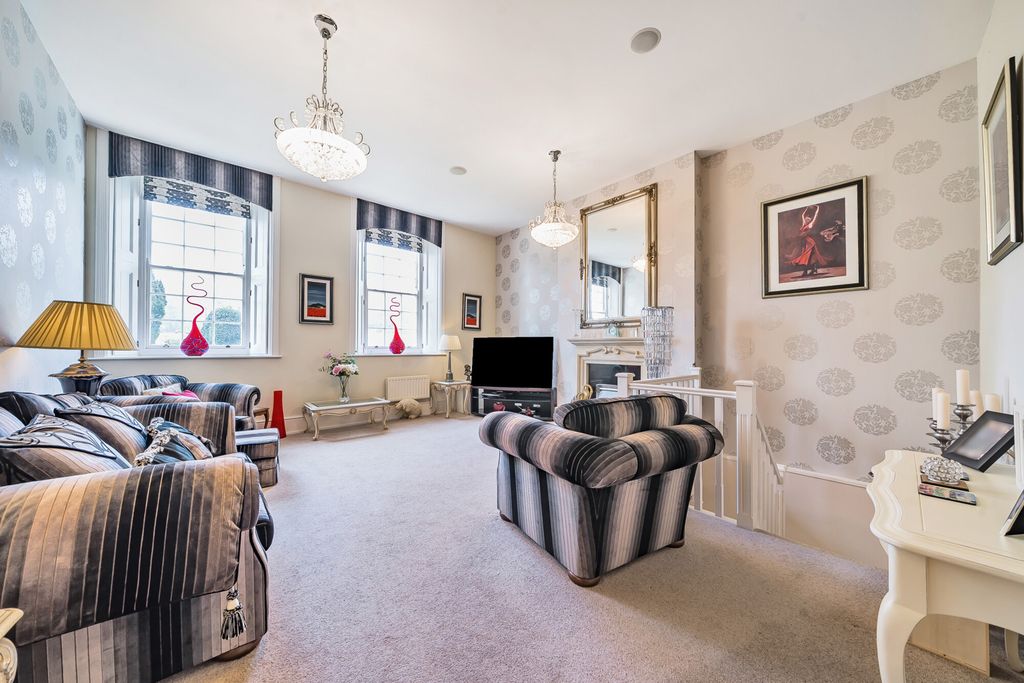 4 bed flat for saleBirchfield, Sundridge, Sevenoaks TN14