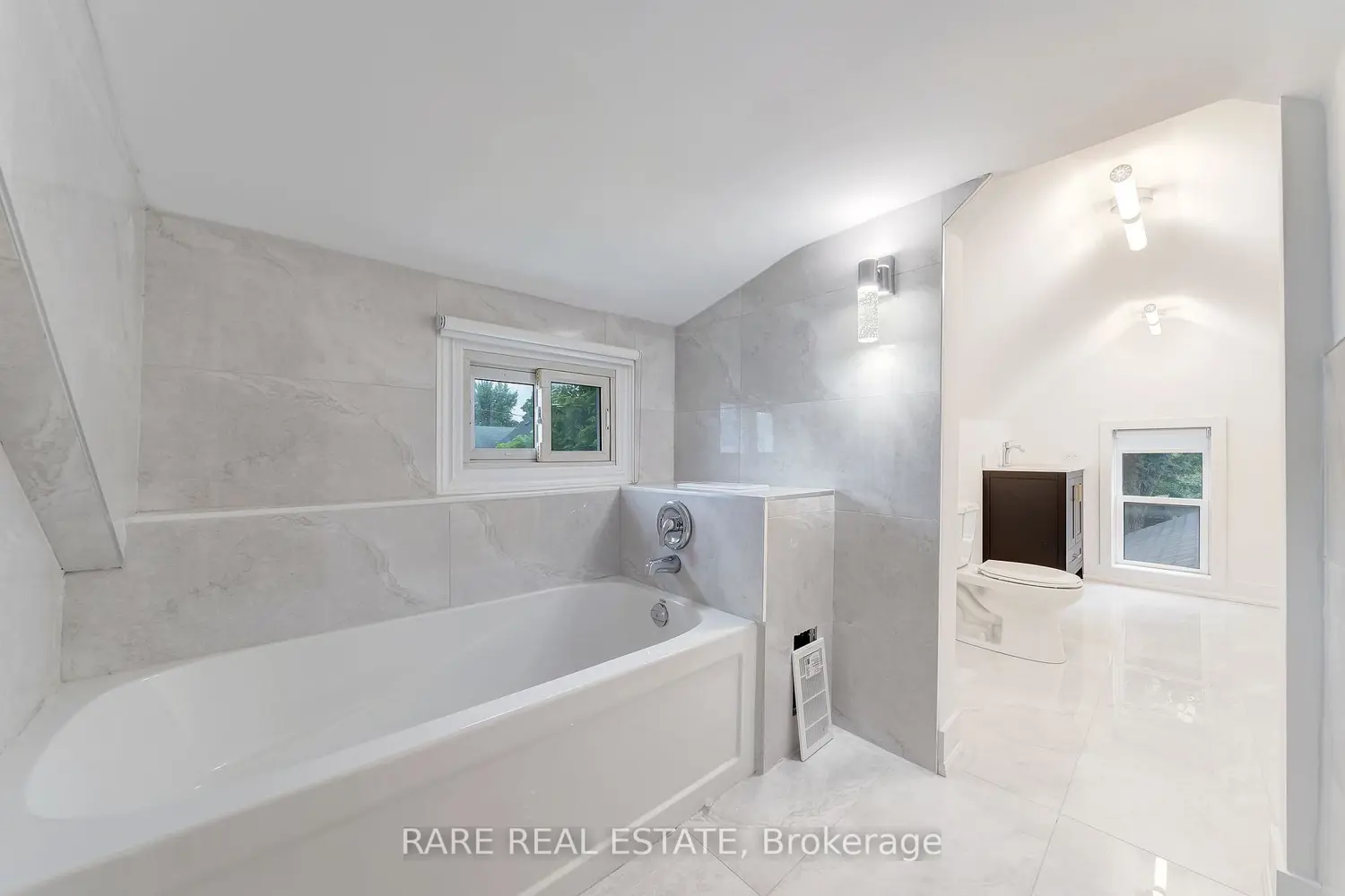 Additional image 16 of 4372 Ontario Street