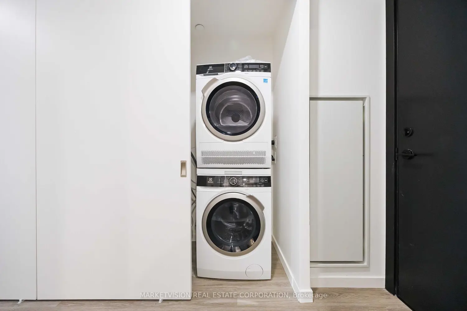 Additional image 9 of 689 The Queensway Street 505