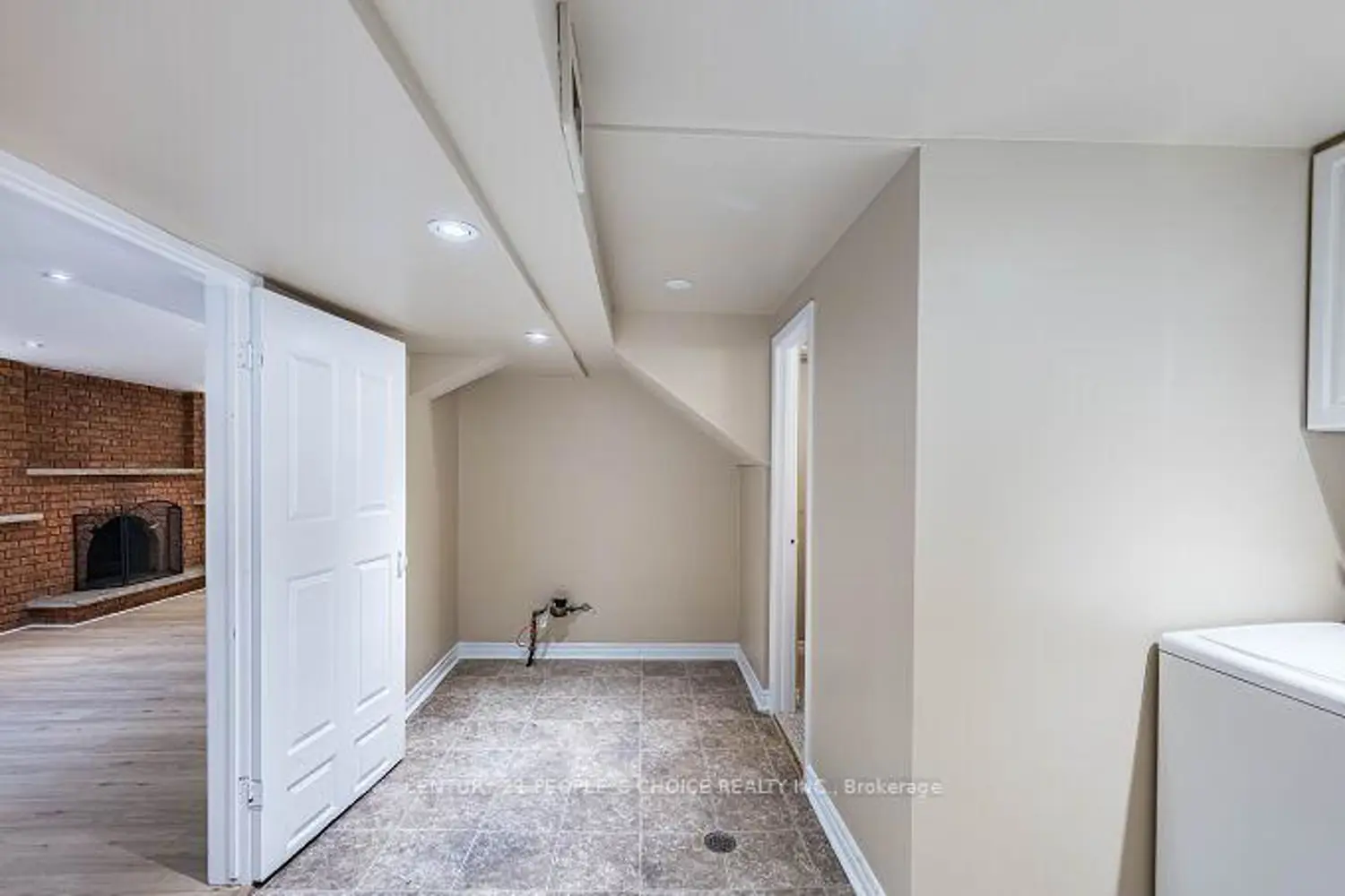 Additional image 17 of 453 Ginger Downs