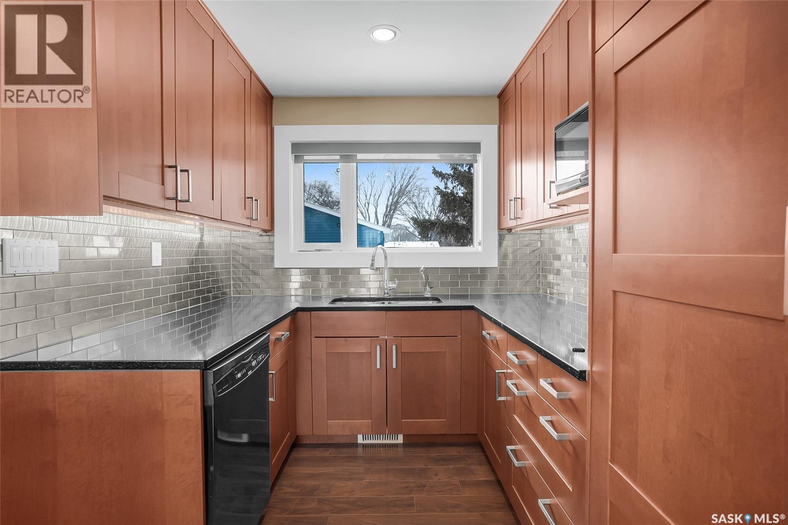 Additional image 5 of 701 W Avenue N, Saskatoon, SK, S7L3H2