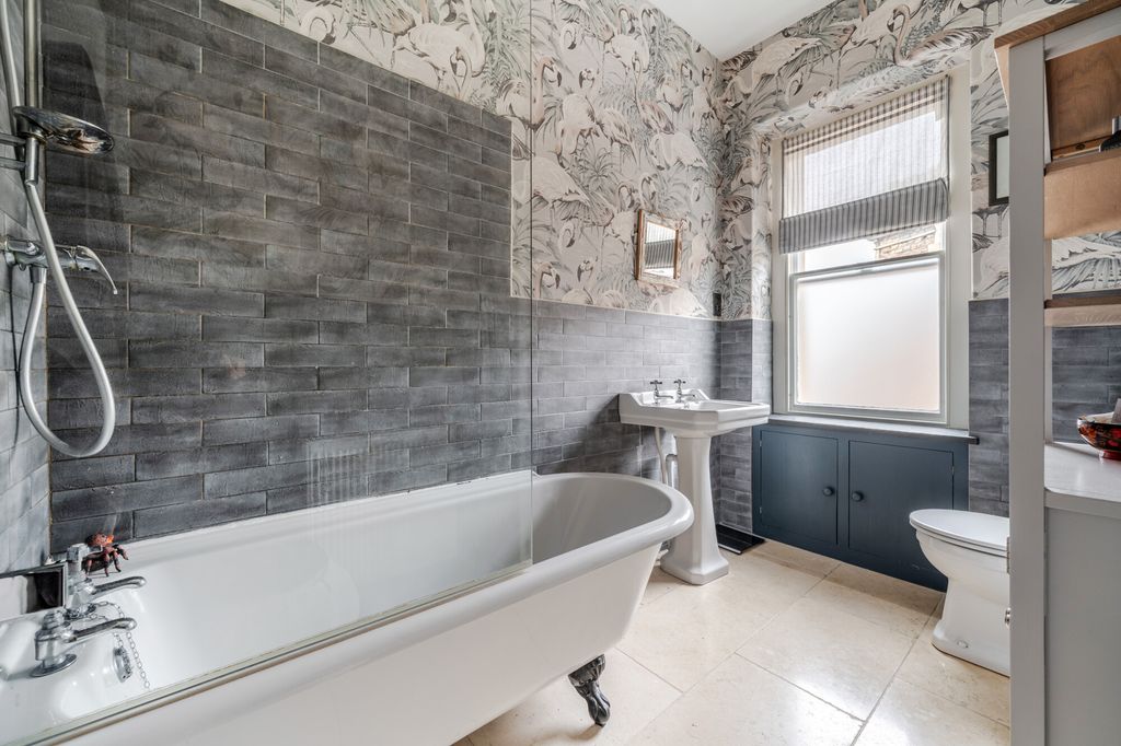 Additional image 7 of 2 bed flat for saleWorcester Crescent, Bristol BS8