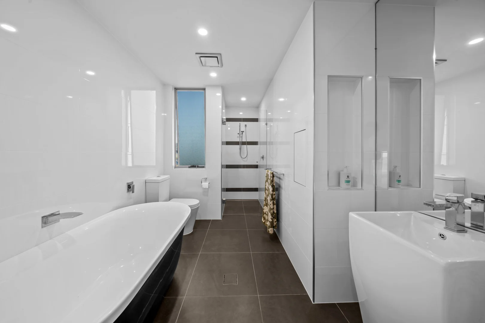 Additional image 24 of 13 Crest View Key, Broadbeach Waters QLD 4218