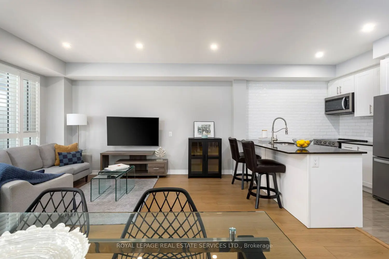 Additional image 2 of 2370 Khalsa Gate 212