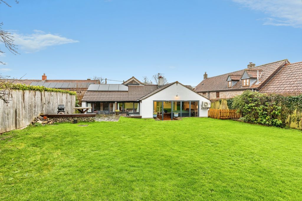 5 bed detached house for saleThe Street, Bristol BS40