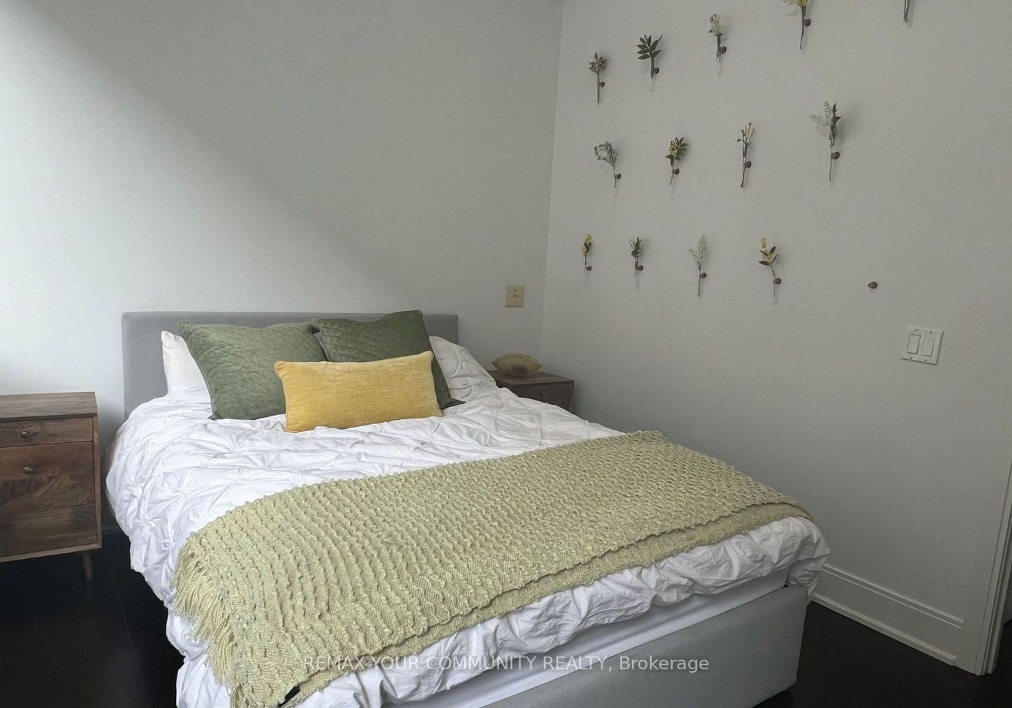 Additional image 2 of 1106-21 Balmuto Street, Toronto, ON, M4Y 1W4