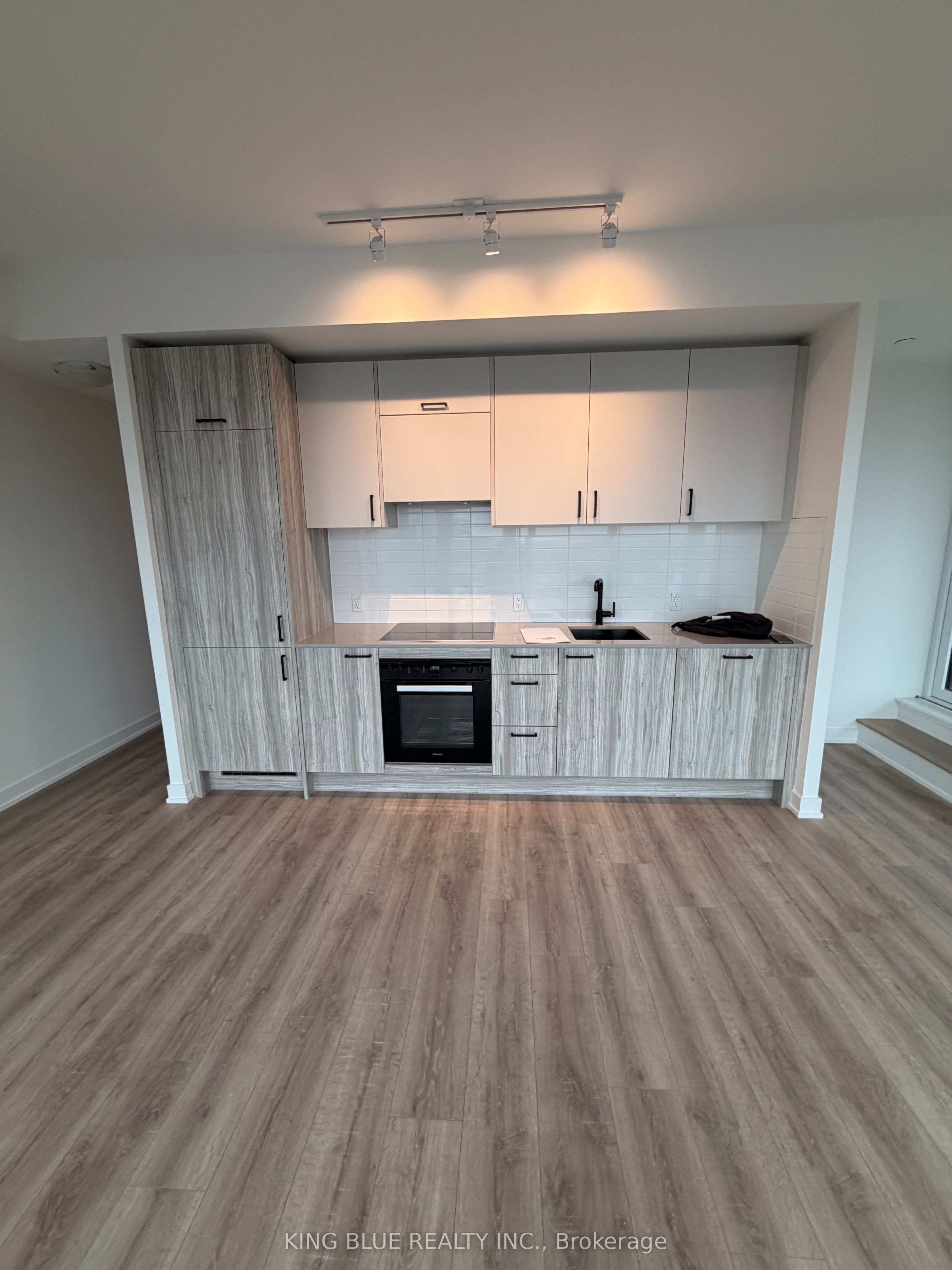 Additional image 6 of 803-5 Quarrington Lane, Toronto, ON, M3C 0S5