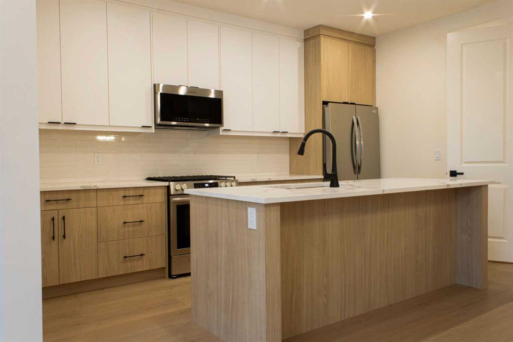 Additional image 4 of Upper-1512 21 Avenue NW, Calgary, AB, T2M 1L8