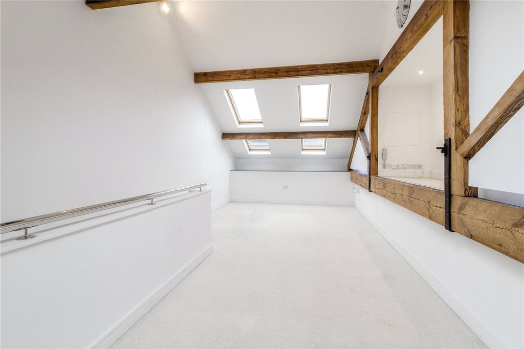 Additional image 5 of 2 bed flat for saleTalbot Road, Northampton, Northamptonshire NN1