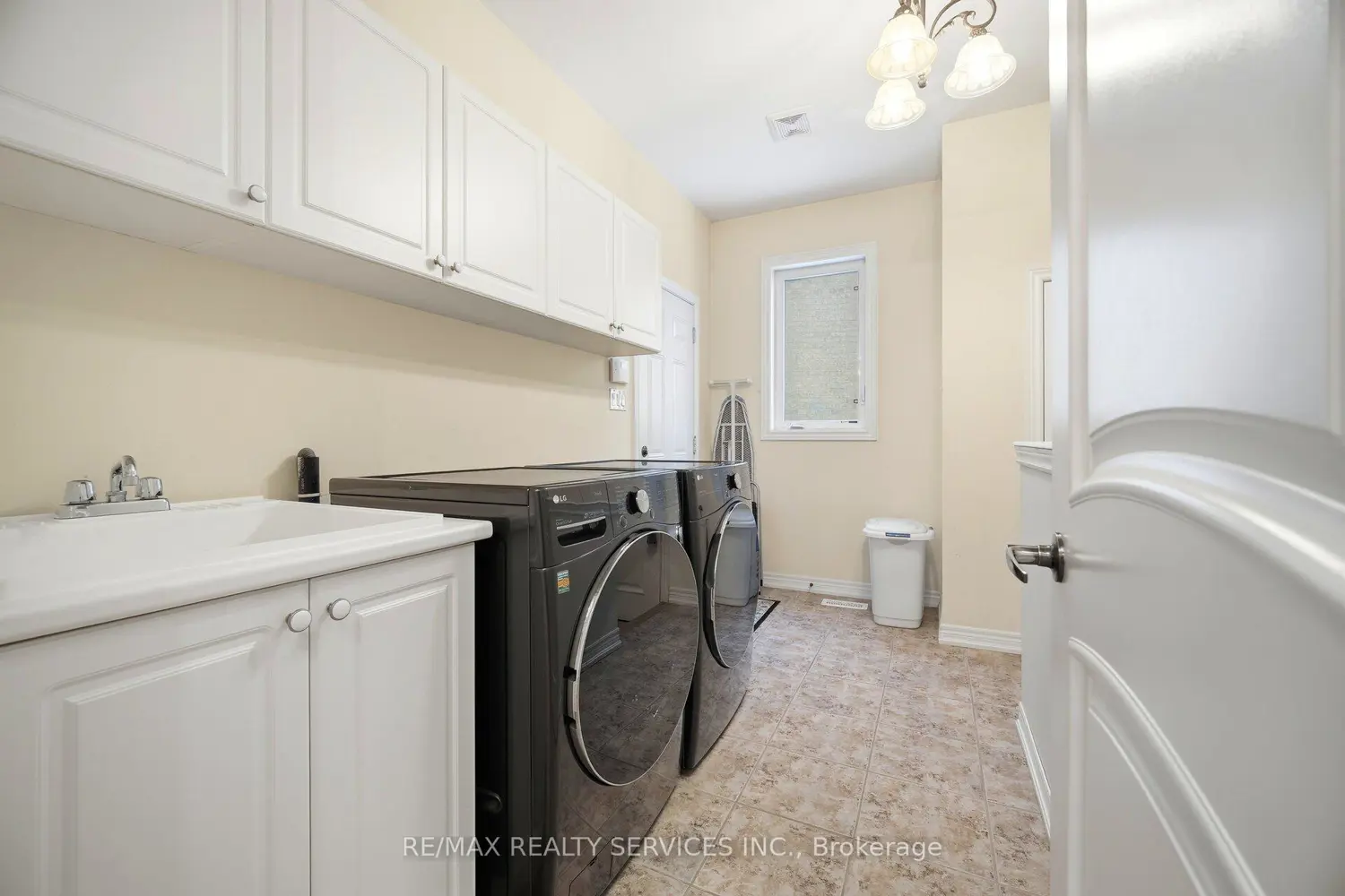 Additional image 7 of 17 Island Grove