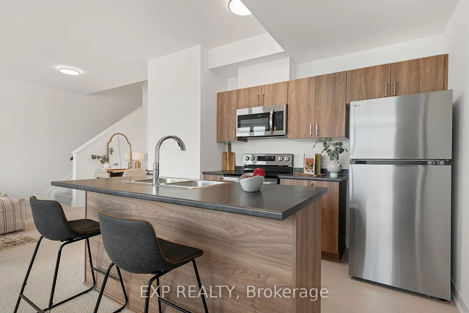 Additional image 11 of 1005 Silhouette Private