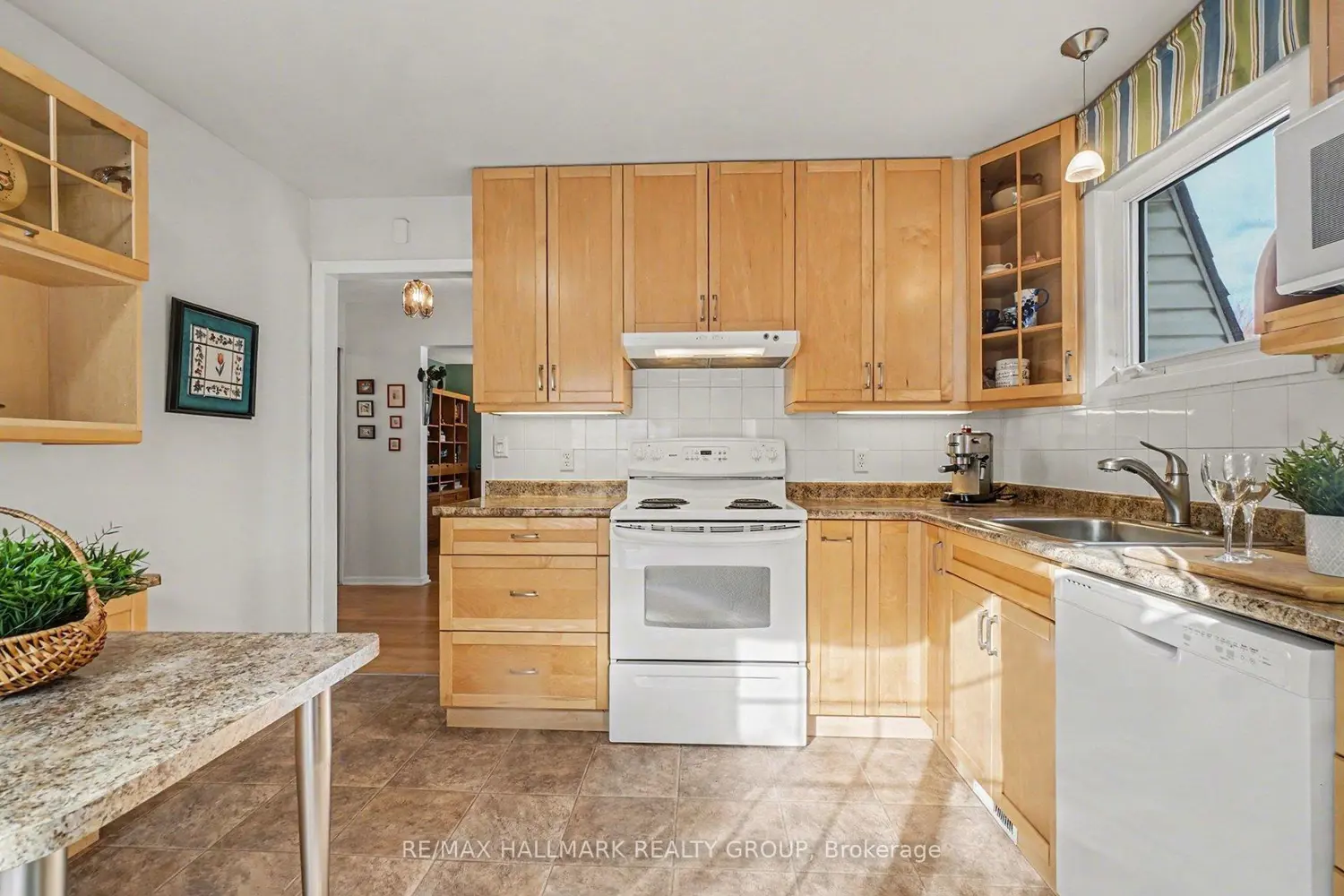 1044 Adley Road photo 4