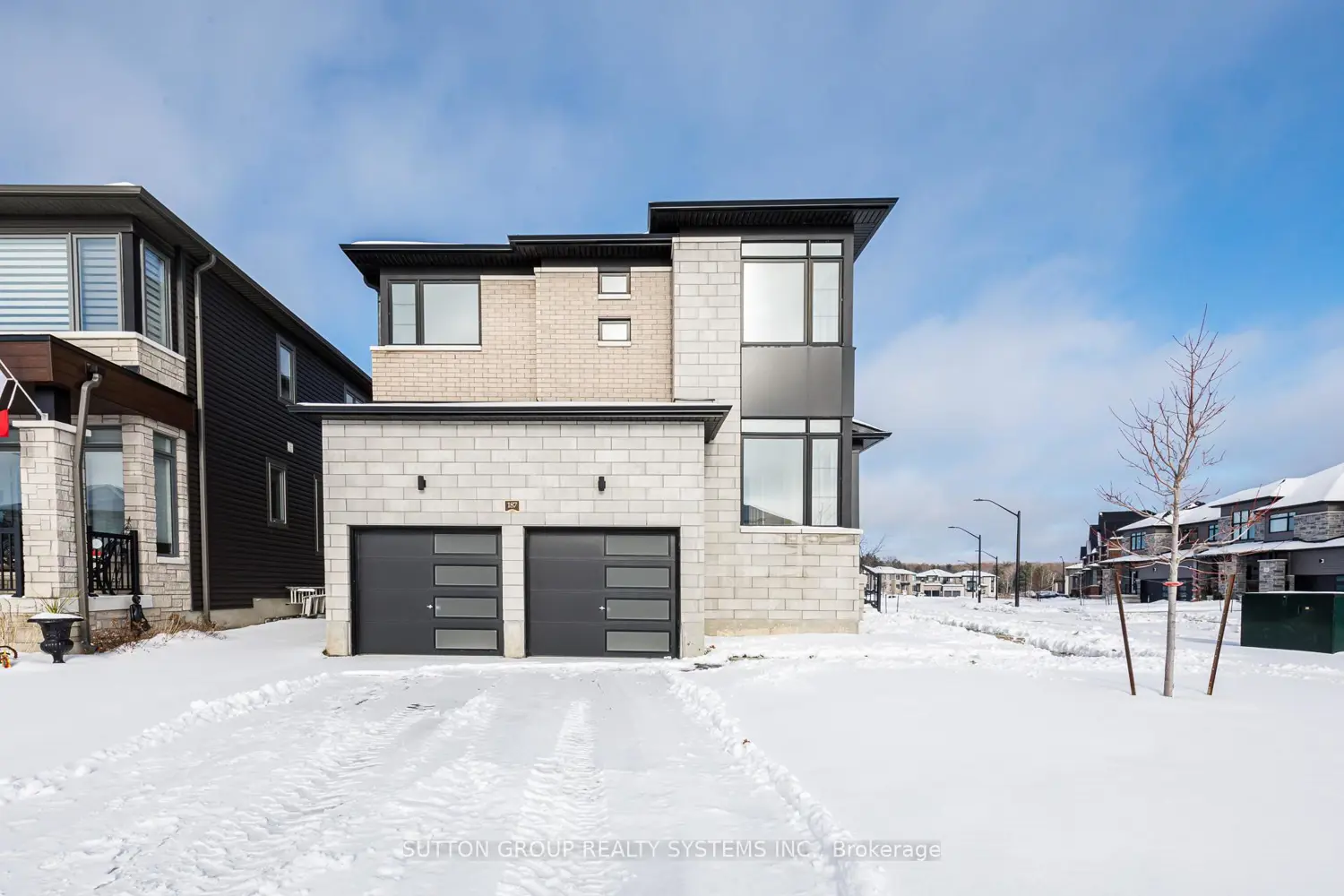 187 Roseanne Circle photo 3