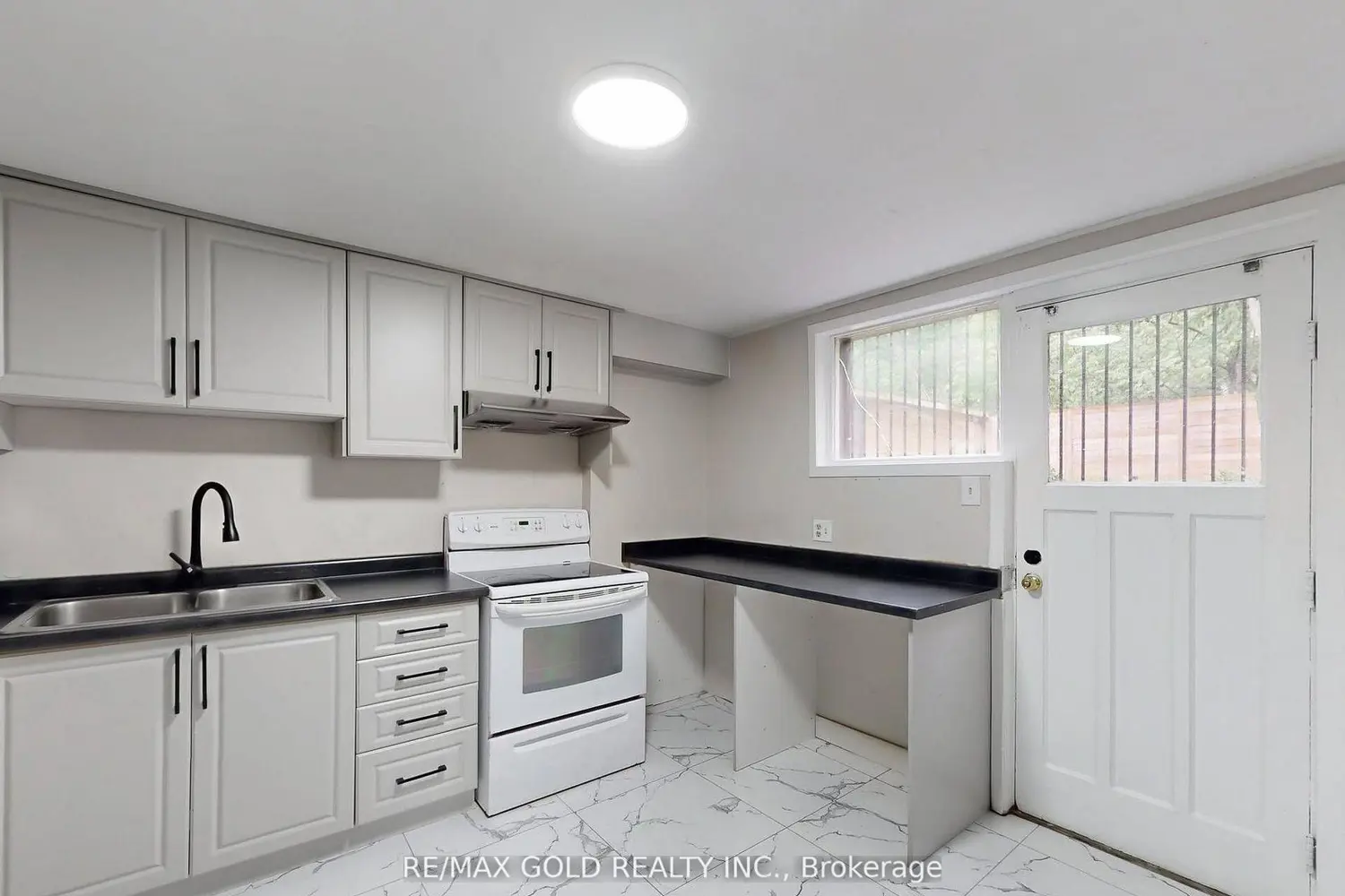 Additional image 14 of 61 Centre Street