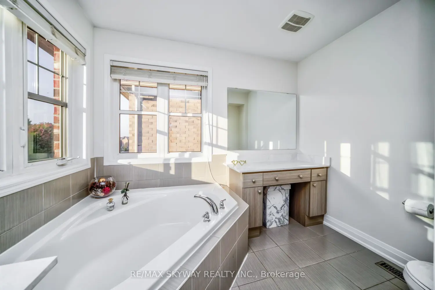 Additional image 11 of 90 Aylesbury Drive