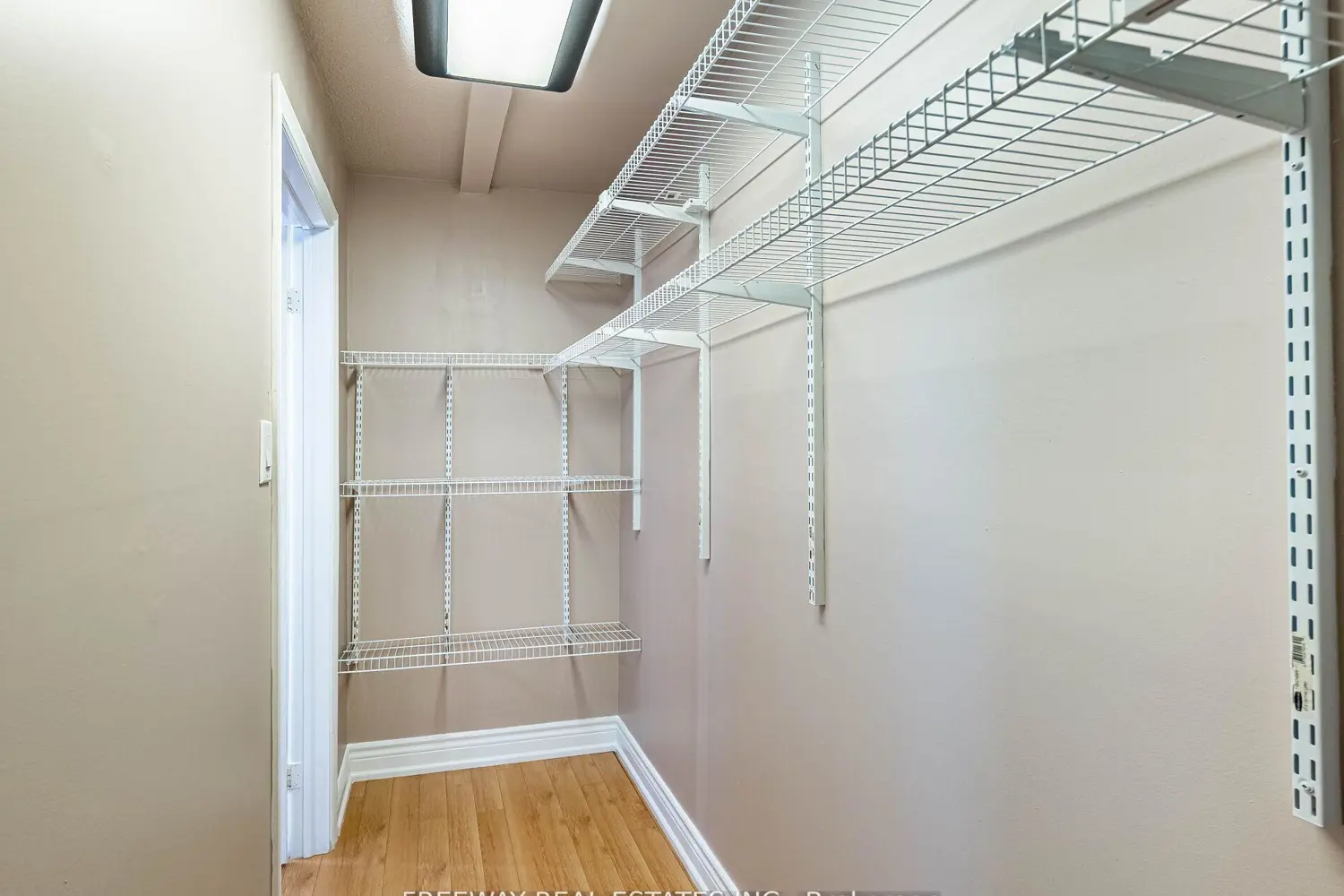 Additional image 14 of 53 Dutch Crescent