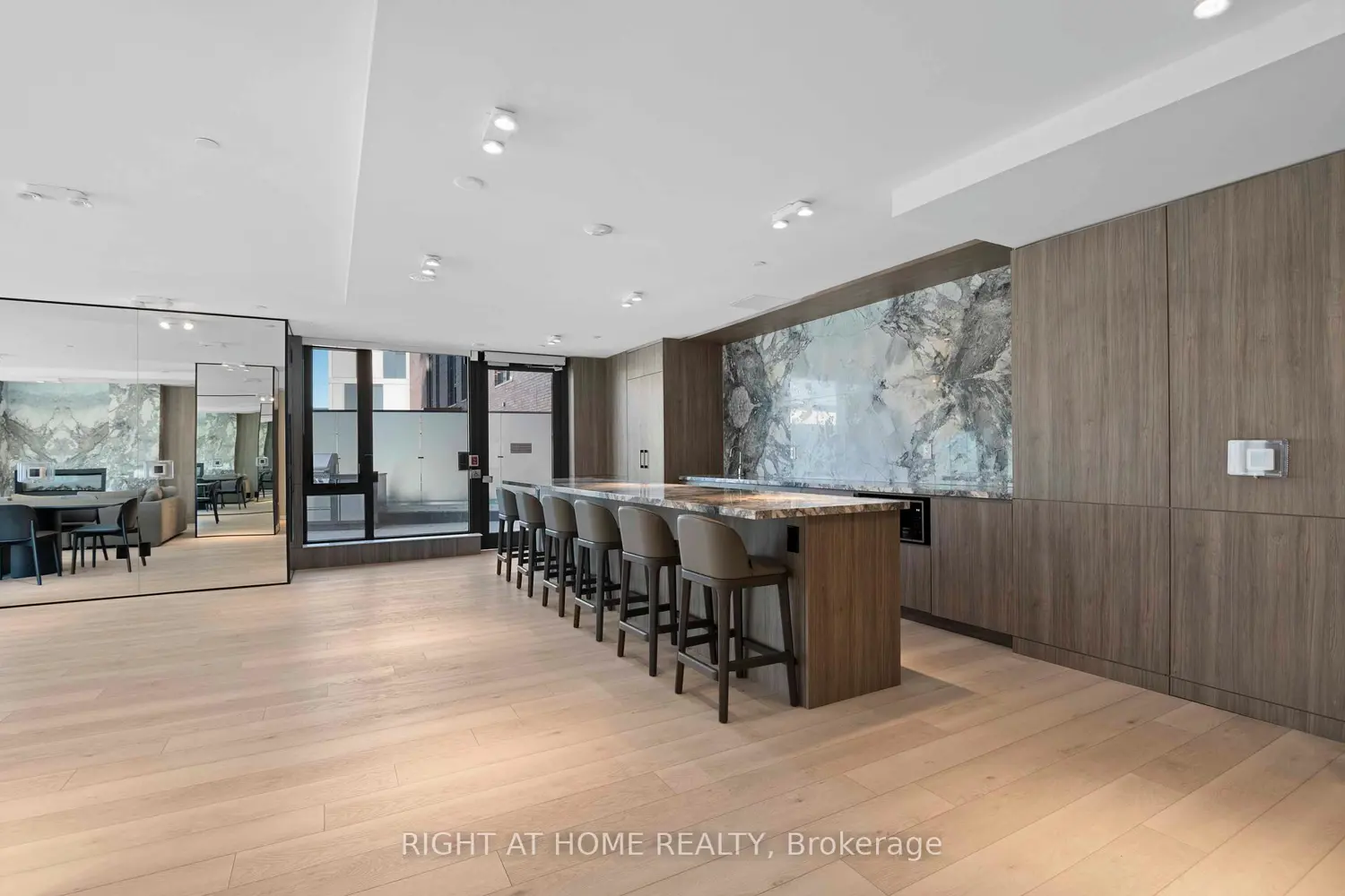 Additional image 11 of 220 Missinnihe Way 403