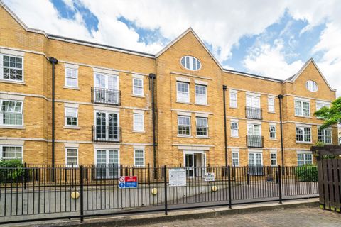 Twickenham Road, Old Isleworth TW7