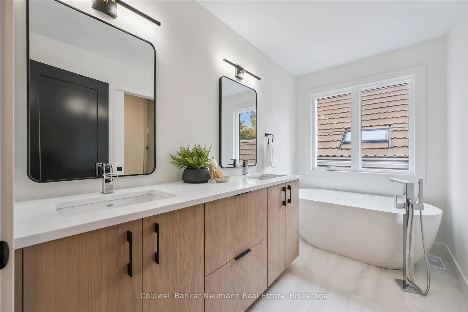 Additional image 17 of 126 Oxford Street