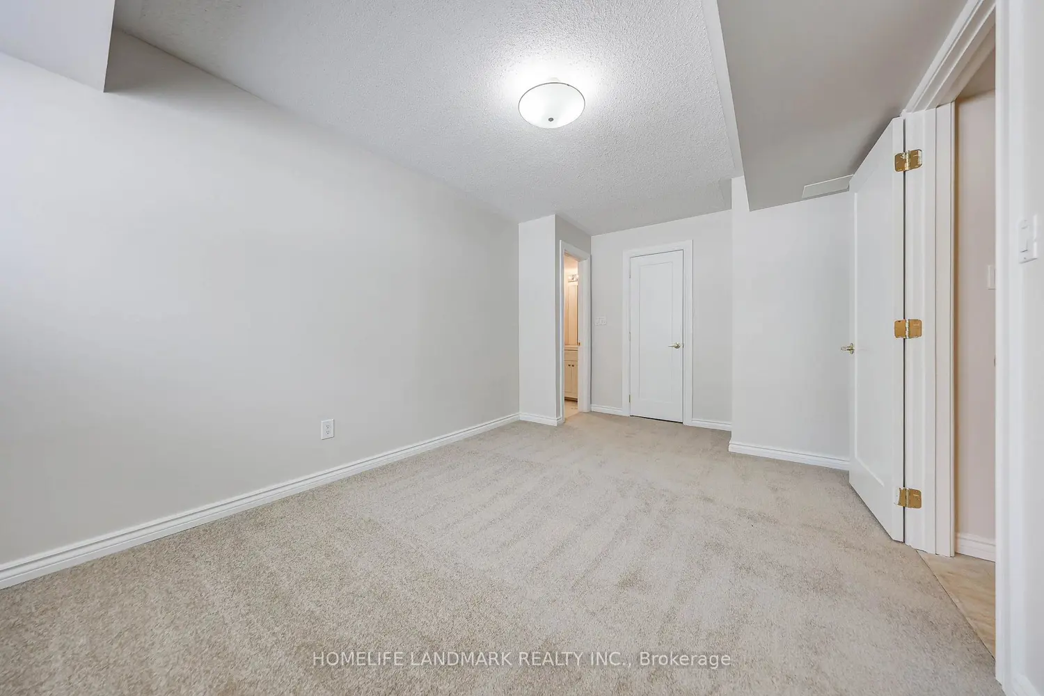 Additional image 19 of 118 Finch Avenue 19