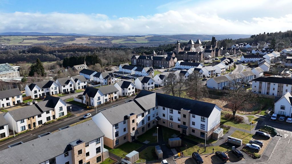 2 bed flat for sale32 Dunain Square, Inverness IV3