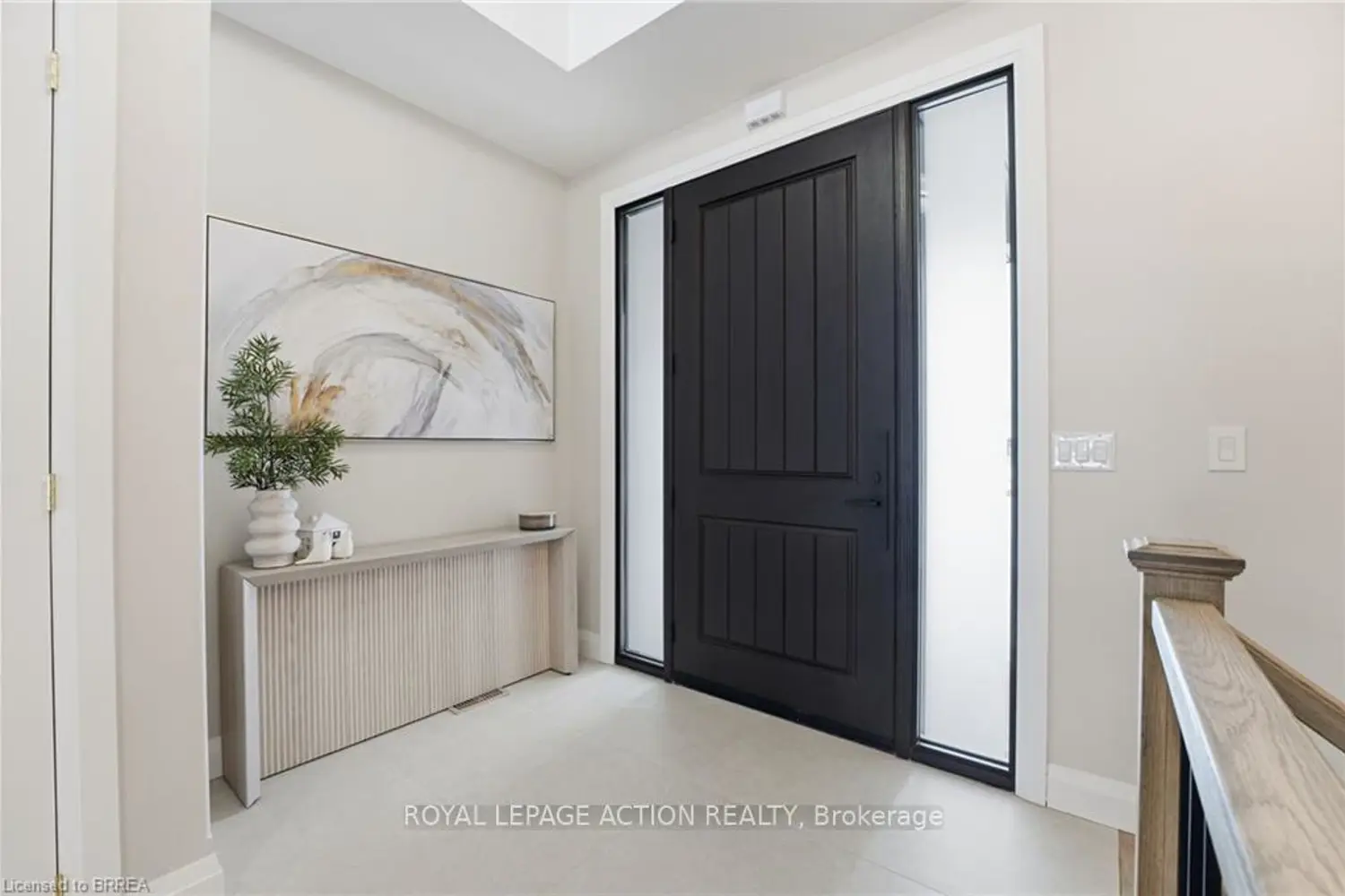 Additional image 3 of 3 Kings Lane