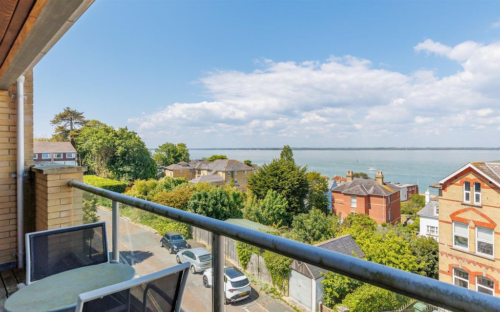 5 bed property for saleCowes, Isle Of Wight PO31