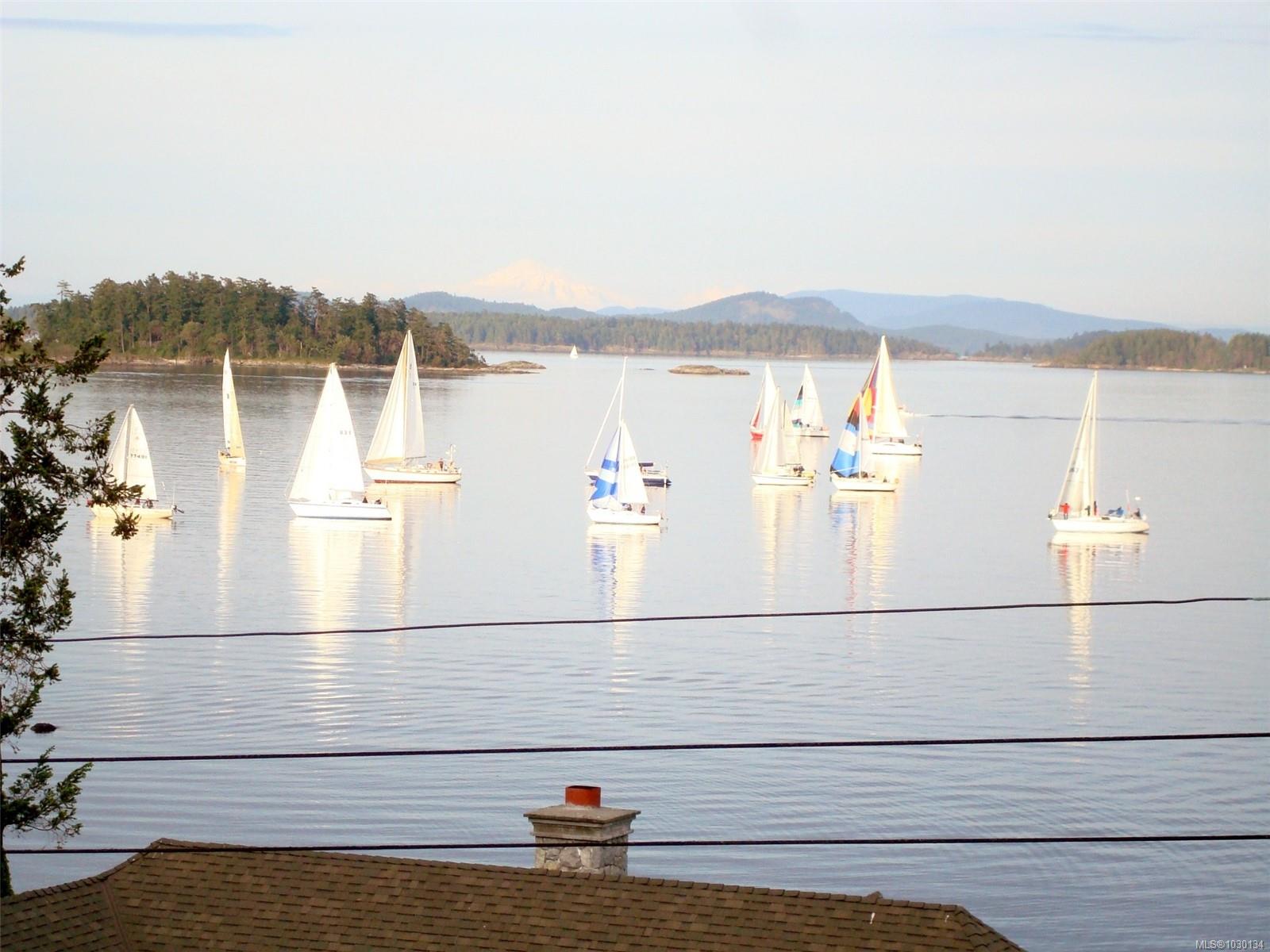 10502 Jocelyn Place, Sidney, BC, V8L 2P5