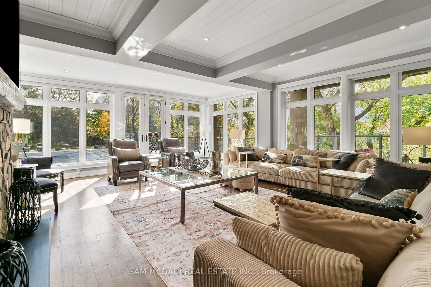 Additional image 8 of 2552 Jarvis Street