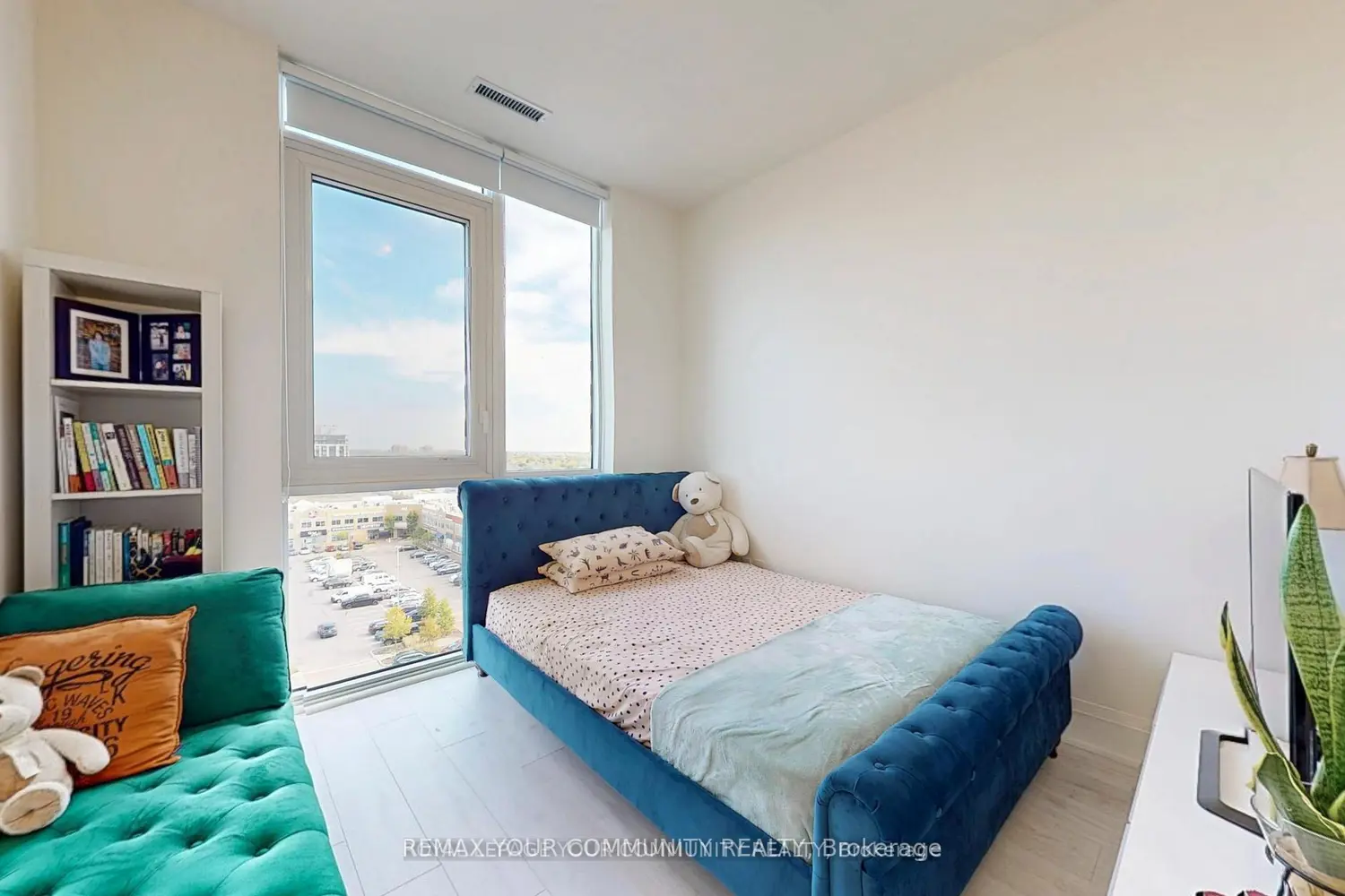 Additional image 11 of 509 Dundas Street 807