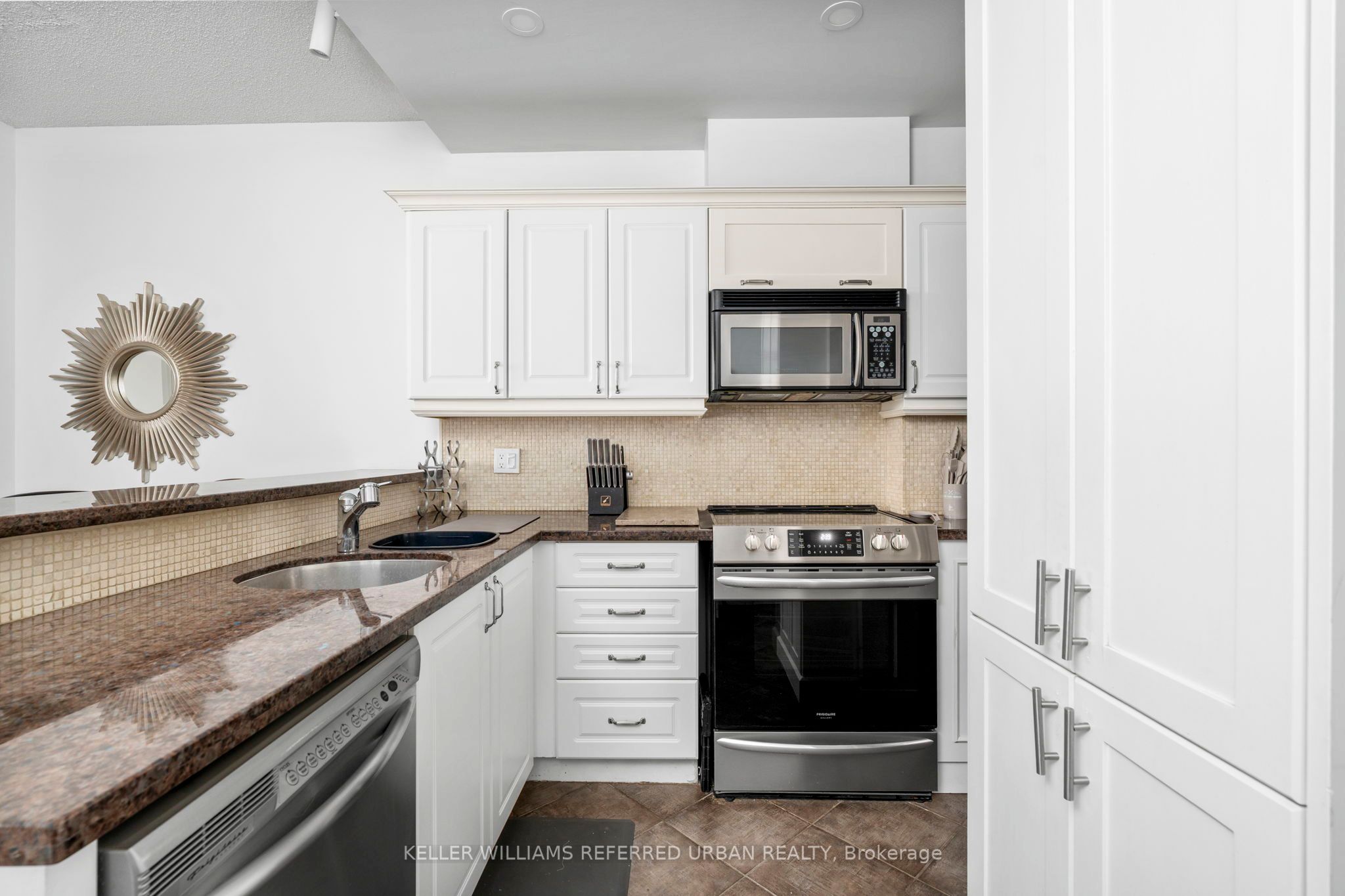 Additional image 6 of 706-393 King Street W, Toronto, ON, M5V 3G8