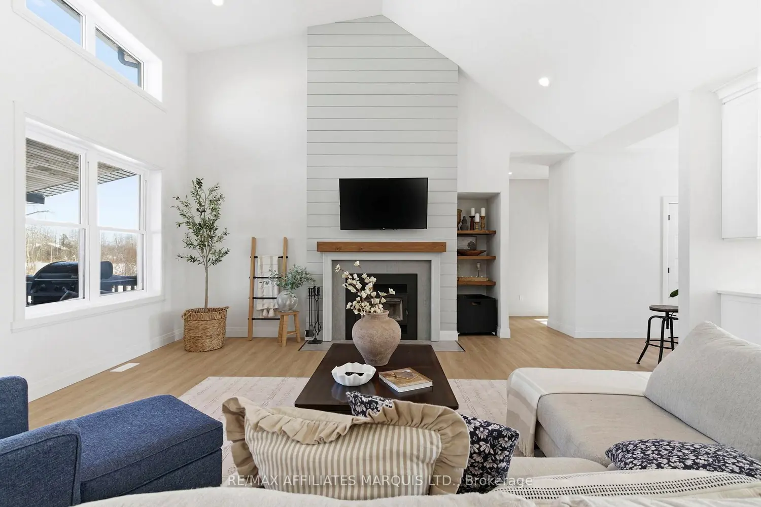 16119 Eamer Road photo 4