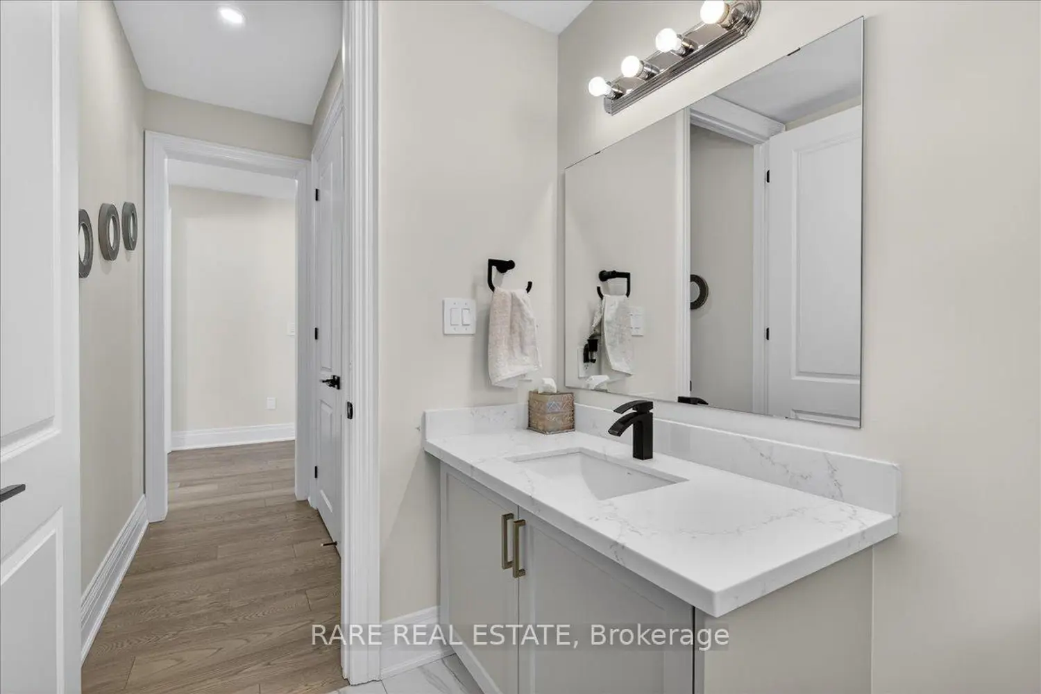 17 Sanford Circle photo 2