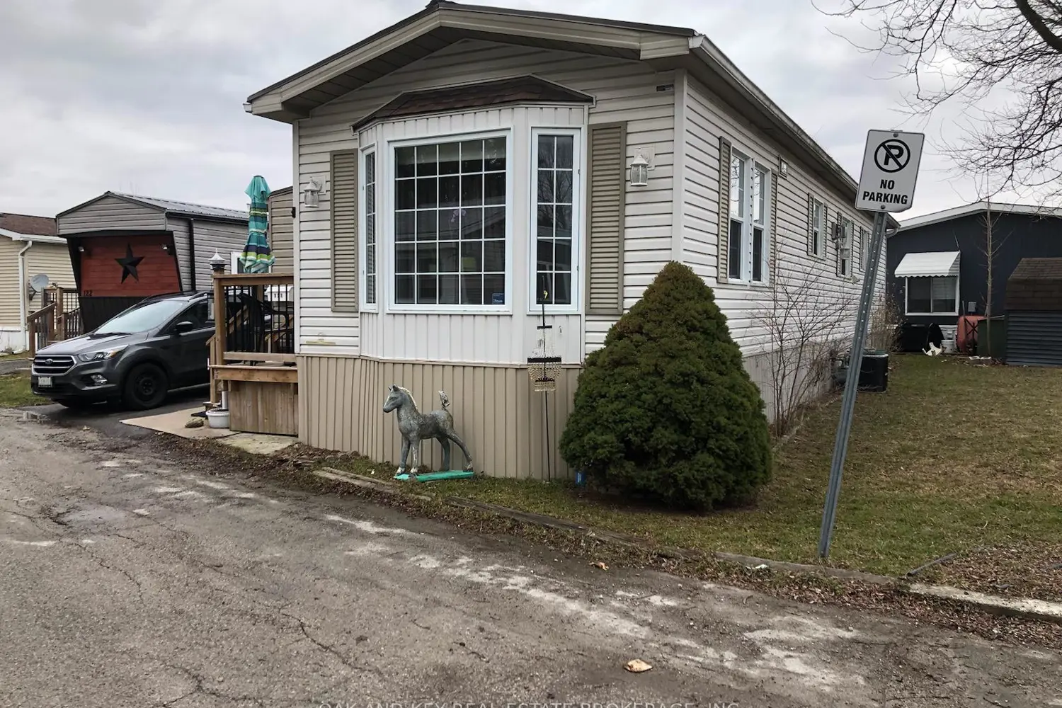 121 - 2189 Dundas Street