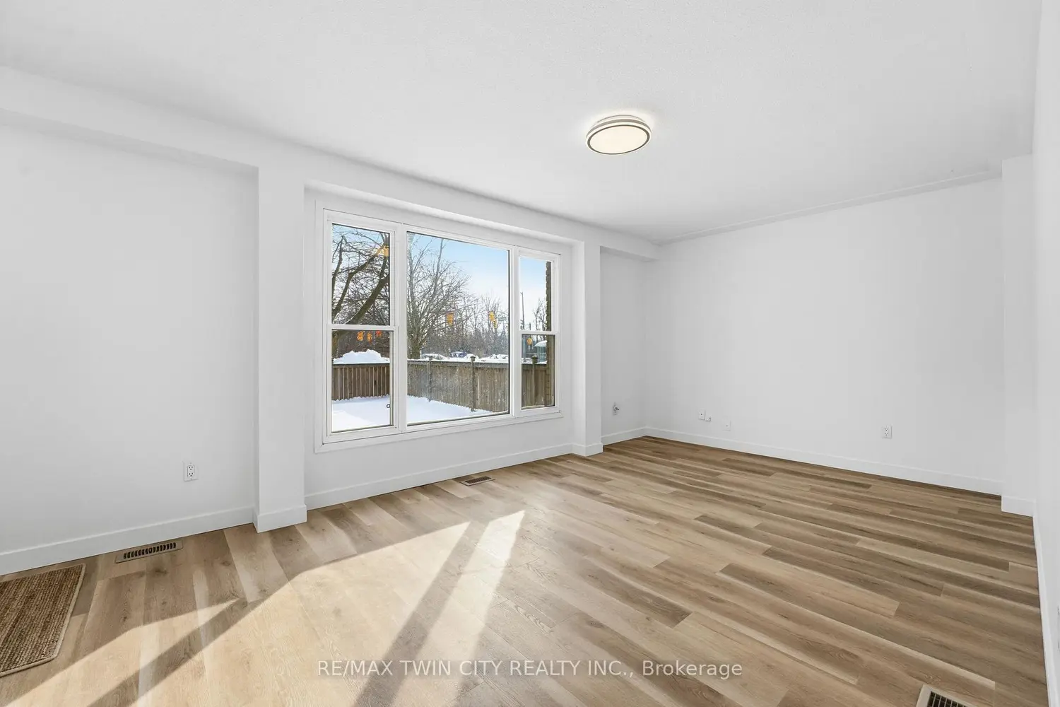 35 Oakhill Drive 20C photo 4