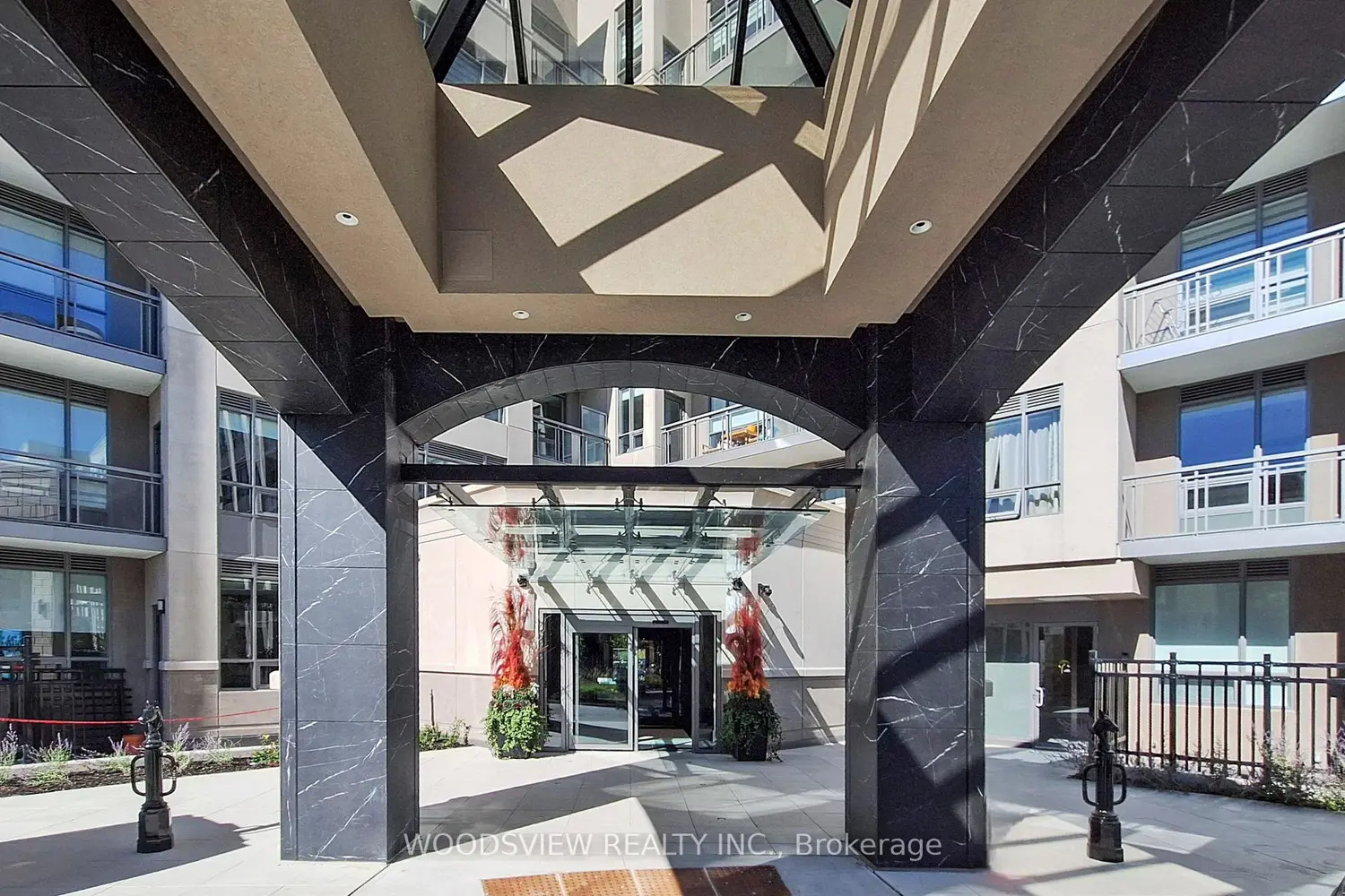 Additional image 4 of 2075 King Road 533