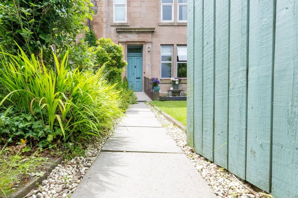 2 bed flat for saleCove Road, Gourock PA19