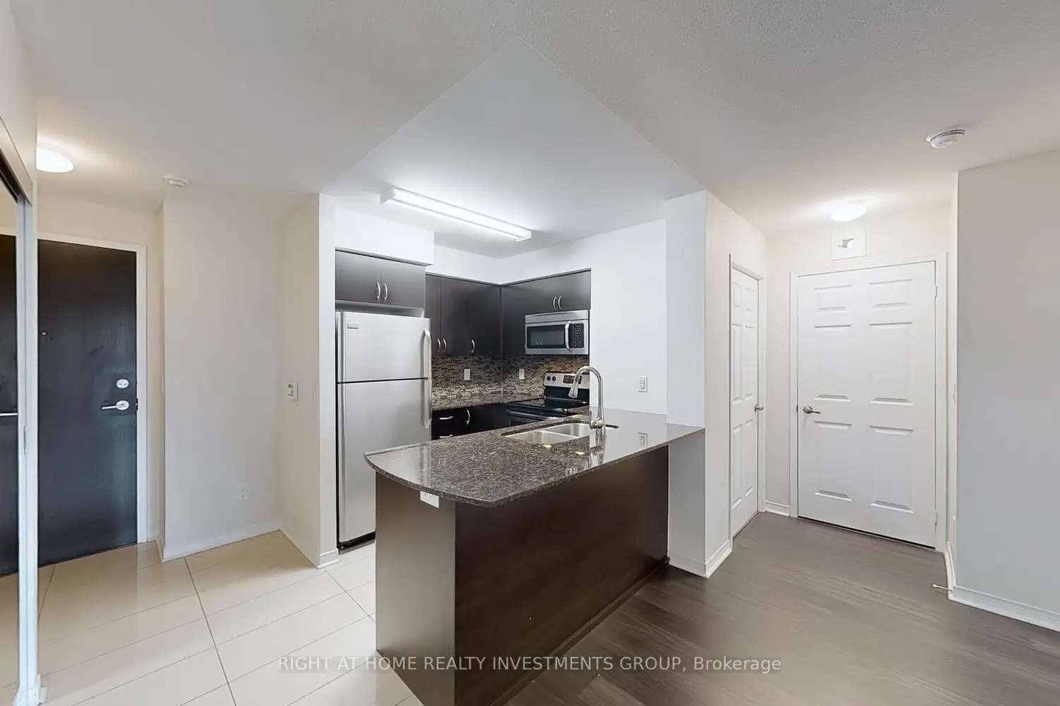73 King William Crescent 207 photo 2