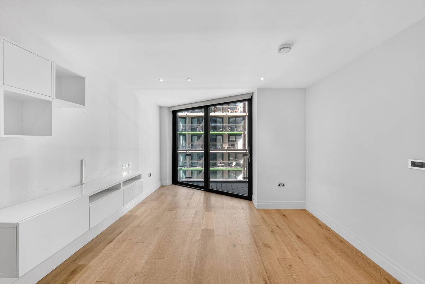 Additional image 5 of 1 Bed Flat, Riverlight Quay, SW11, N1 7GU