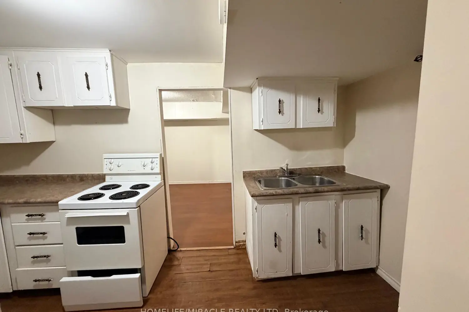 Additional image 17 of 1391 Fenelon Crescent