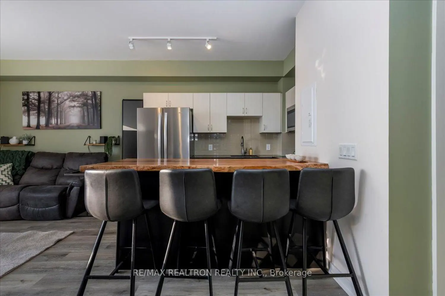 Additional image 6 of 430 Essa Road 224