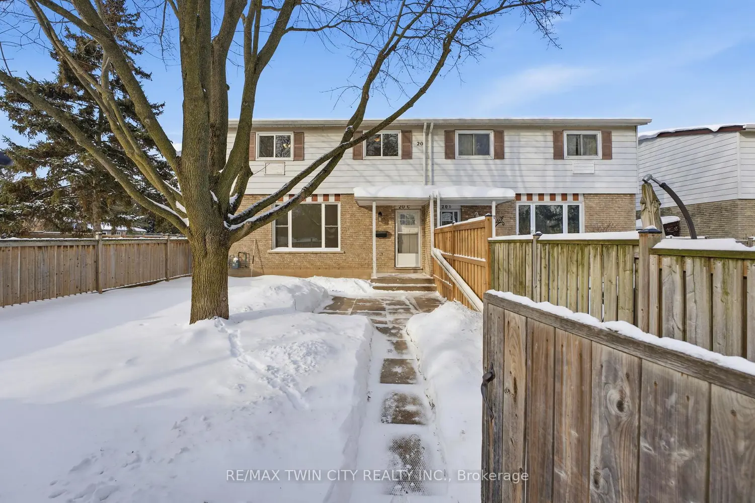 35 Oakhill Drive 20C photo 2