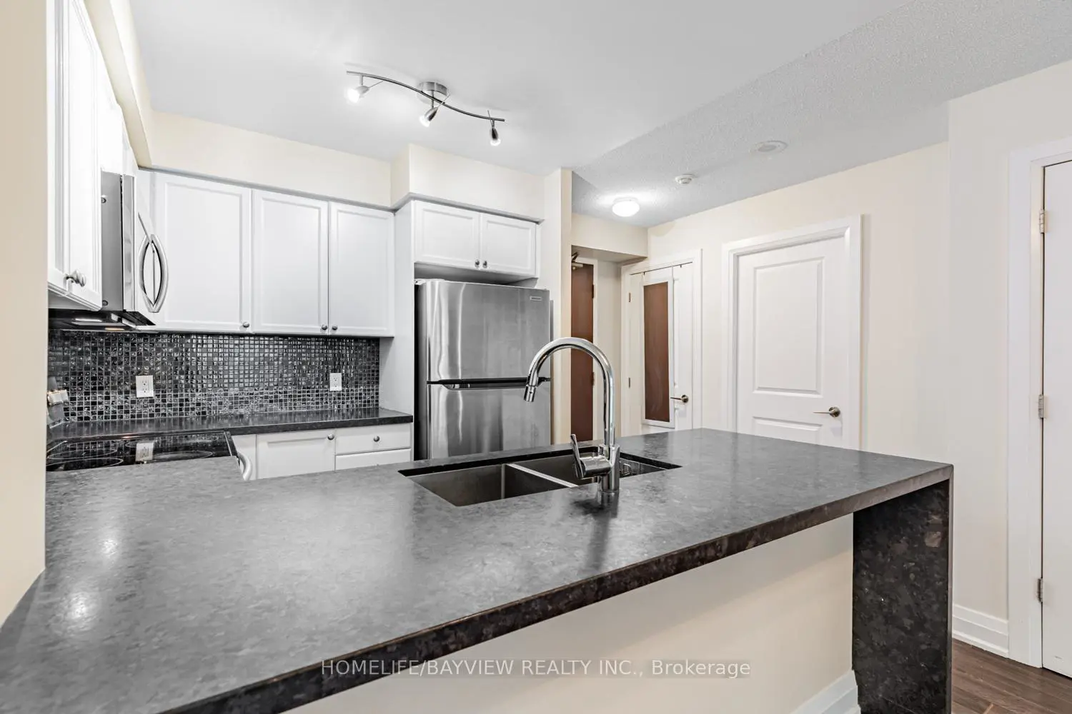 Additional image 4 of 18 Parkview Avenue 1015