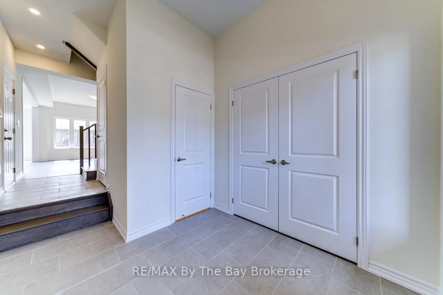8 Federica Crescent photo 2