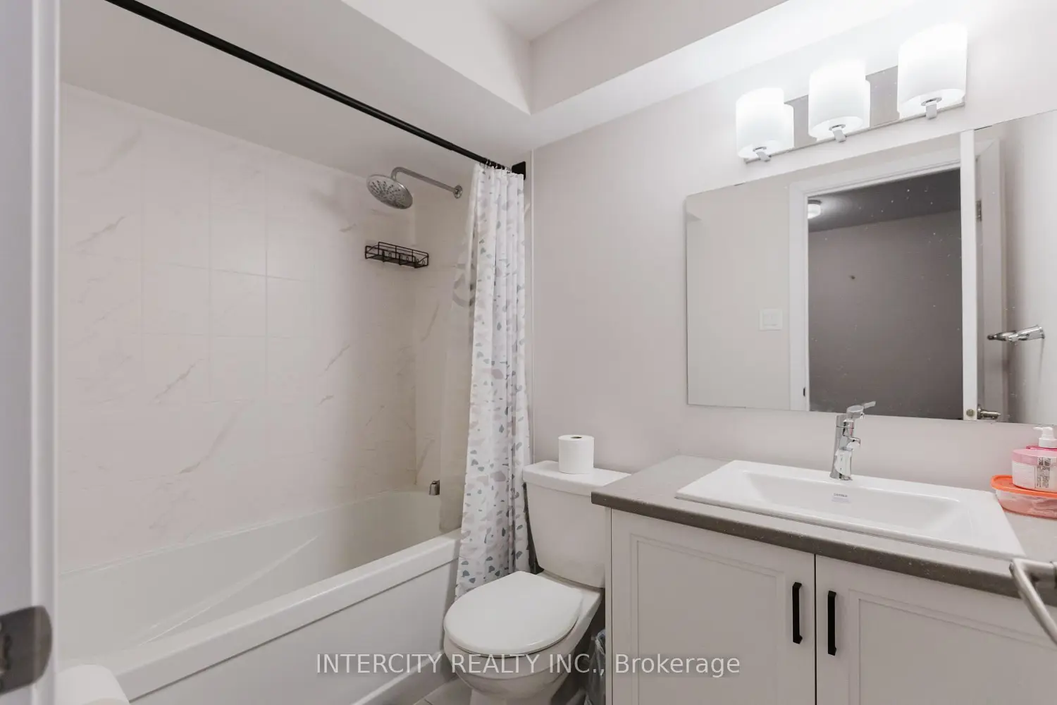 Additional image 19 of 124 Hackamore Crescent